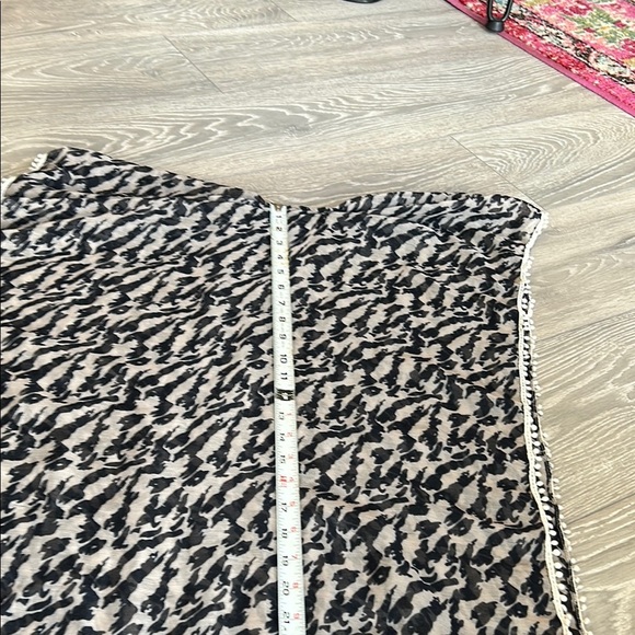 Stylish Black and White Animal Print Scarf - Picture 4 of 4